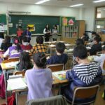 800px-Room-education-classroom-children-library-students-1237486